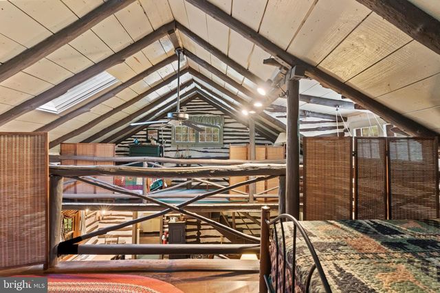 16 COLLIER LN, Gardners, PA 17324