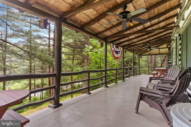 16 COLLIER LN, Gardners, PA 17324