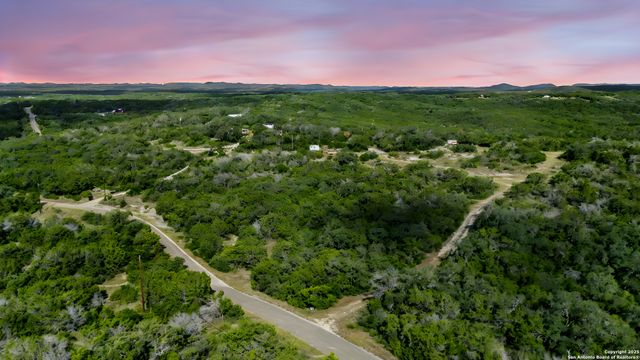 676 County Road 243, Hondo, TX 78861