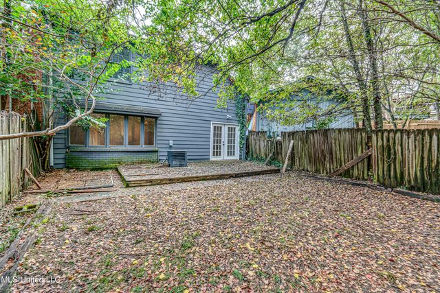 554 Woodland Hills Place, Jackson, MS 39216