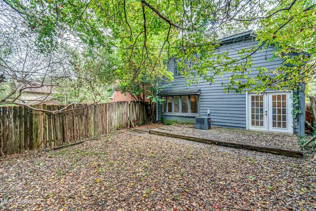 554 Woodland Hills Place, Jackson, MS 39216