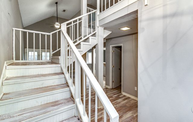 554 Woodland Hills Place, Jackson, MS 39216