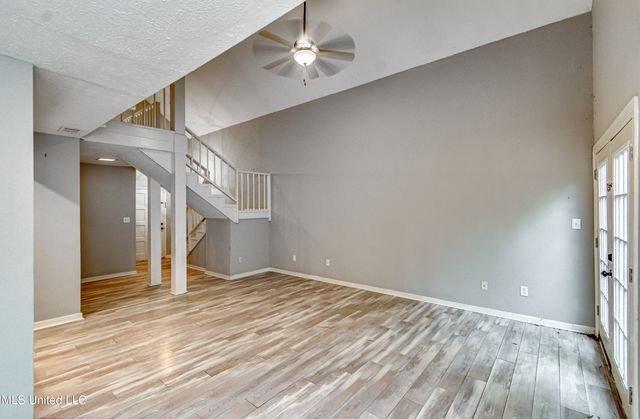 554 Woodland Hills Place, Jackson, MS 39216