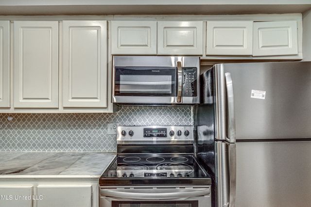 554 Woodland Hills Place, Jackson, MS 39216