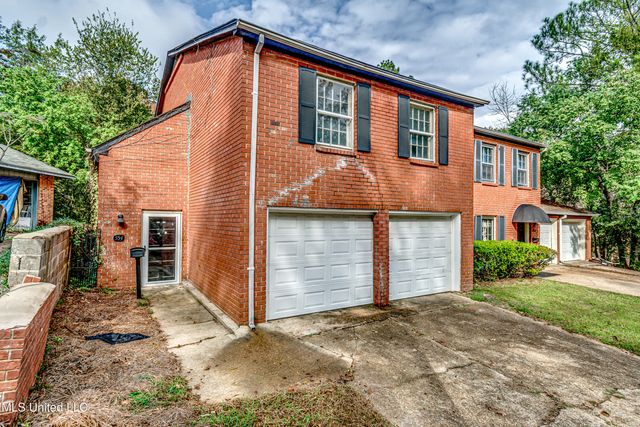 554 Woodland Hills Place, Jackson, MS 39216