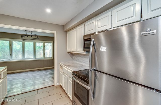 554 Woodland Hills Place, Jackson, MS 39216
