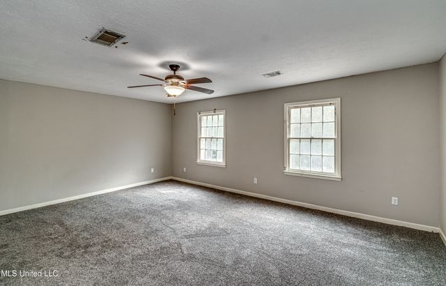 554 Woodland Hills Place, Jackson, MS 39216