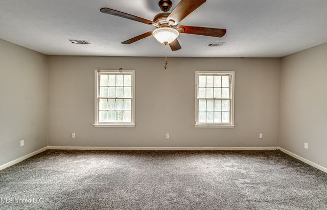 554 Woodland Hills Place, Jackson, MS 39216