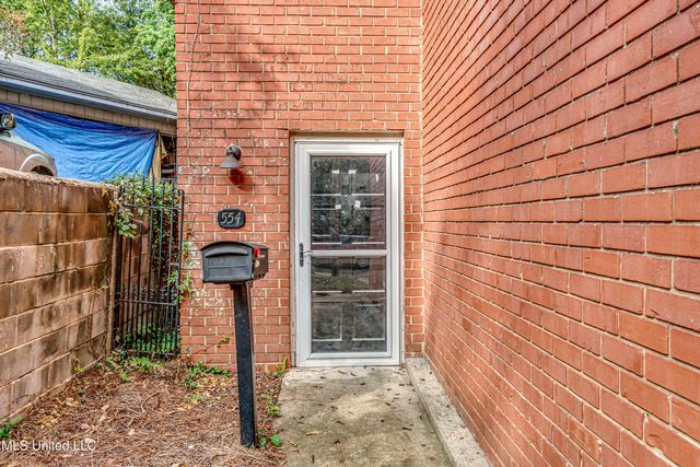 554 Woodland Hills Place, Jackson, MS 39216