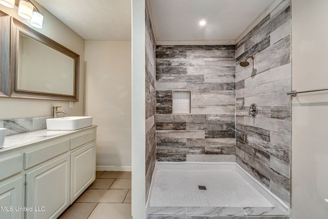 554 Woodland Hills Place, Jackson, MS 39216