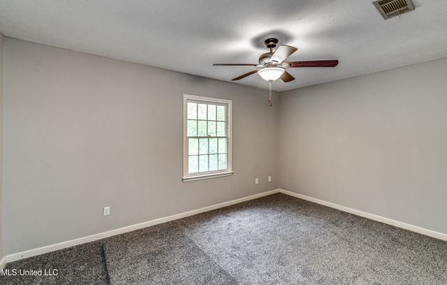 554 Woodland Hills Place, Jackson, MS 39216