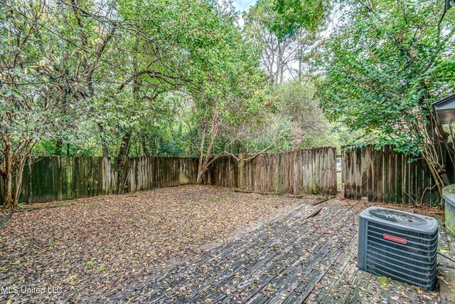 554 Woodland Hills Place, Jackson, MS 39216