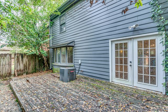 554 Woodland Hills Place, Jackson, MS 39216