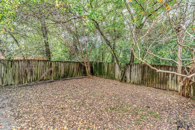 554 Woodland Hills Place, Jackson, MS 39216