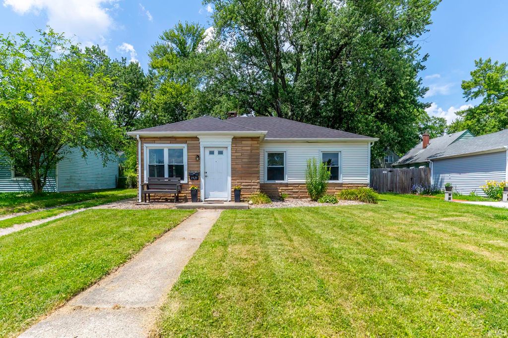1921 N Highlands Boulevard, Fort Wayne, IN 46808