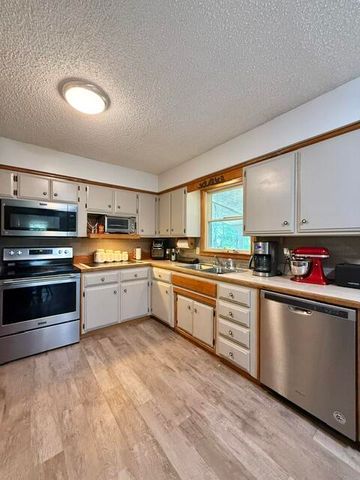 6377 S Farm Road 119, Battlefield, MO 65619