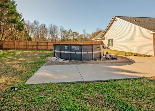 160 GLENN FULLER Circle, Commerce, GA 30529