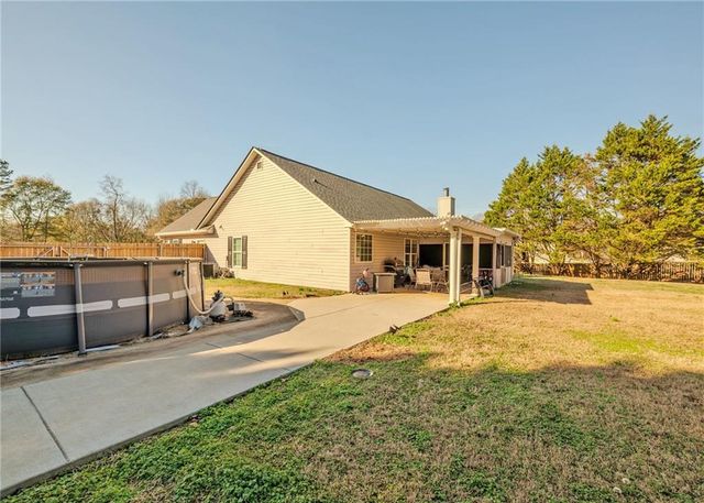 160 GLENN FULLER Circle, Commerce, GA 30529