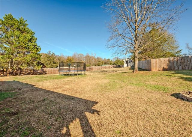 160 GLENN FULLER Circle, Commerce, GA 30529