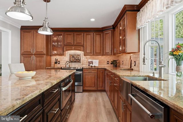331 FOX HOLLOW DR, Feasterville Trevose, PA 19053