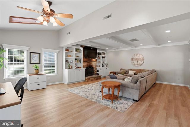 331 FOX HOLLOW DR, Feasterville Trevose, PA 19053