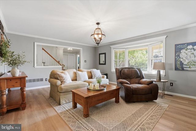 331 FOX HOLLOW DR, Feasterville Trevose, PA 19053