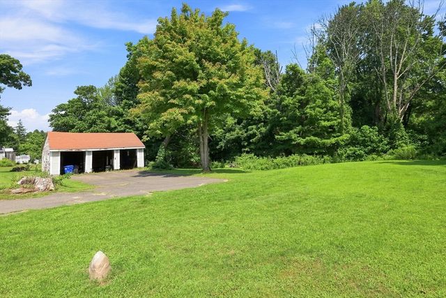 125 South St, Granby, MA 01033