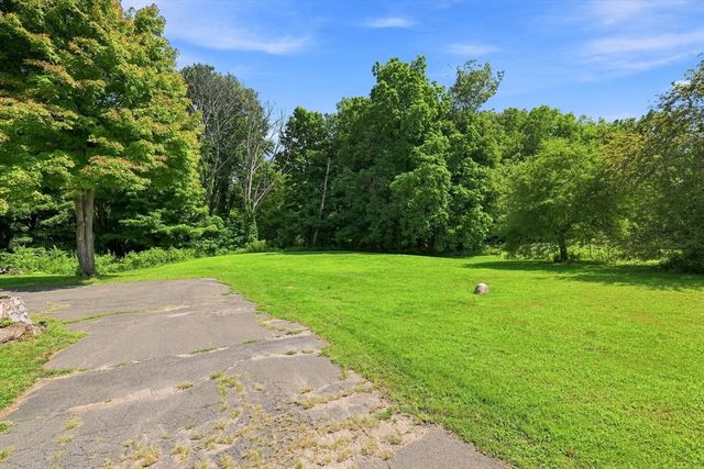 125 South St, Granby, MA 01033