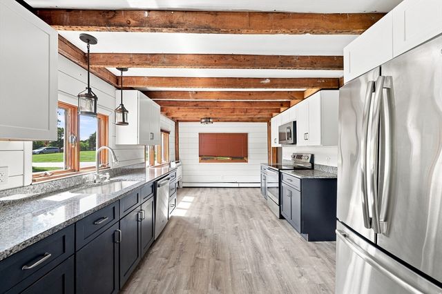 125 South St, Granby, MA 01033