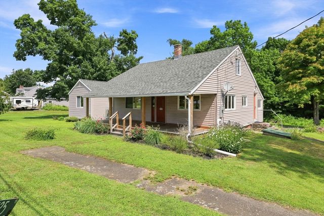125 South St, Granby, MA 01033