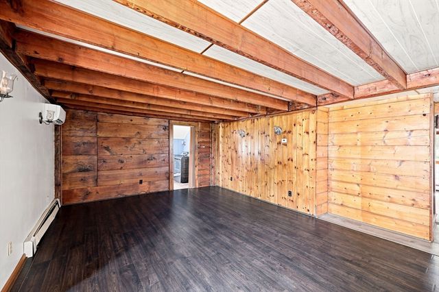 125 South St, Granby, MA 01033