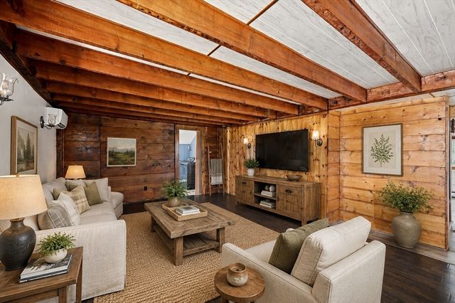 125 South St, Granby, MA 01033