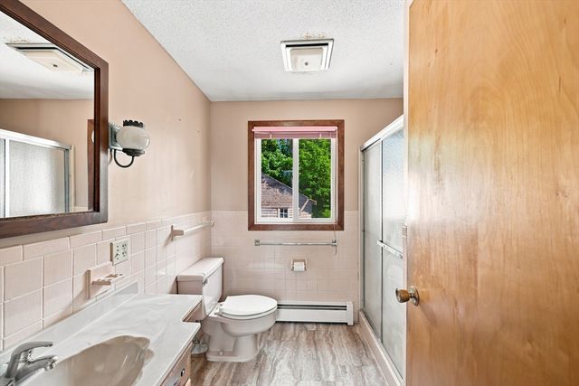 125 South St, Granby, MA 01033