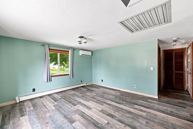 125 South St, Granby, MA 01033