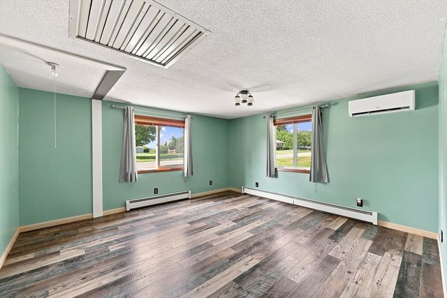 125 South St, Granby, MA 01033