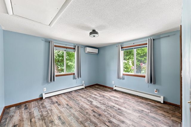 125 South St, Granby, MA 01033