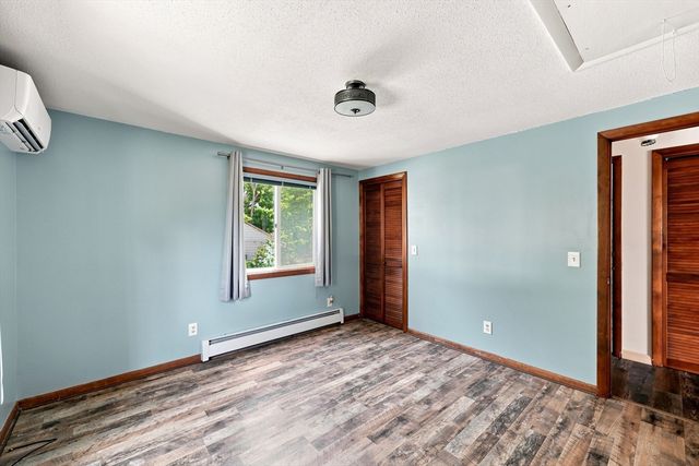 125 South St, Granby, MA 01033