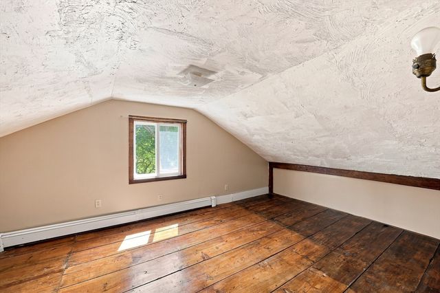125 South St, Granby, MA 01033