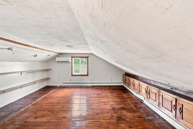 125 South St, Granby, MA 01033