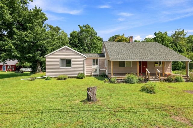 125 South St, Granby, MA 01033