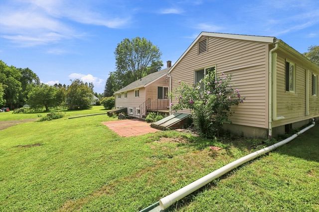 125 South St, Granby, MA 01033