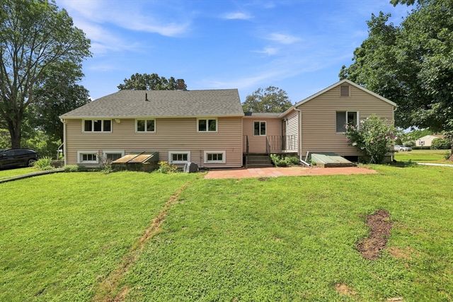 125 South St, Granby, MA 01033