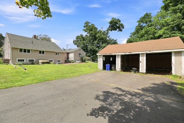 125 South St, Granby, MA 01033