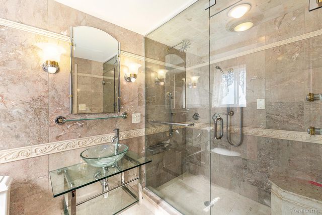 29242 Lorraine Court, Warren, MI 48093