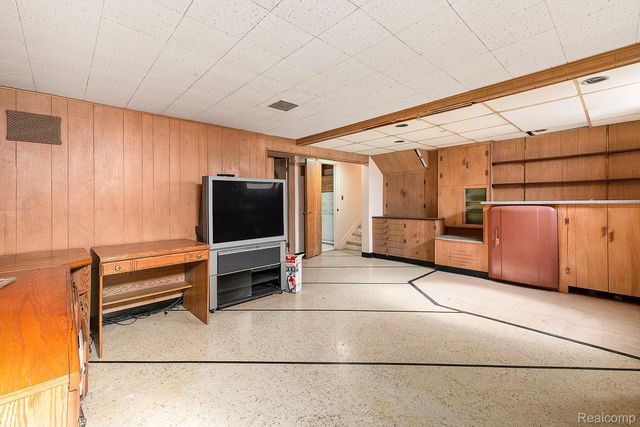 29242 Lorraine Court, Warren, MI 48093