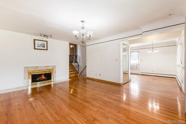 29242 Lorraine Court, Warren, MI 48093