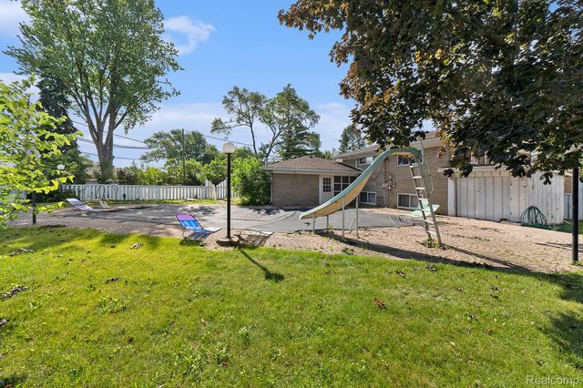 29242 Lorraine Court, Warren, MI 48093