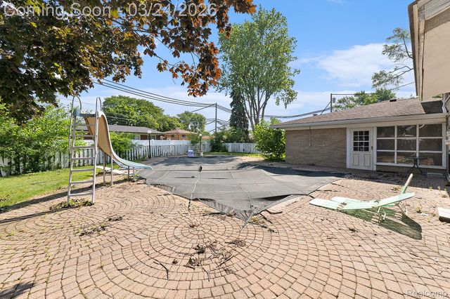 29242 Lorraine Court, Warren, MI 48093