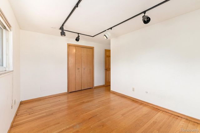 29242 Lorraine Court, Warren, MI 48093