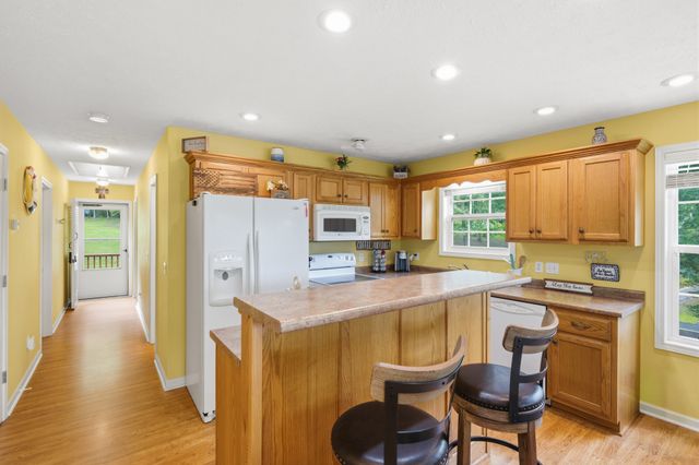 300 Featherfoot Parkway Loop, Parsons, TN 38363